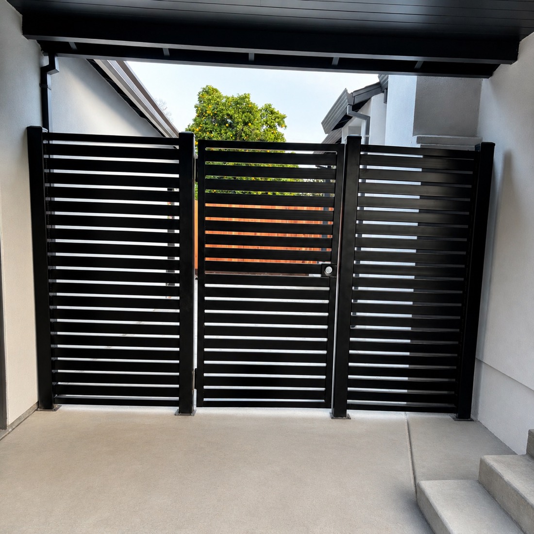 Modern horizontal-slat gate — North Highlands